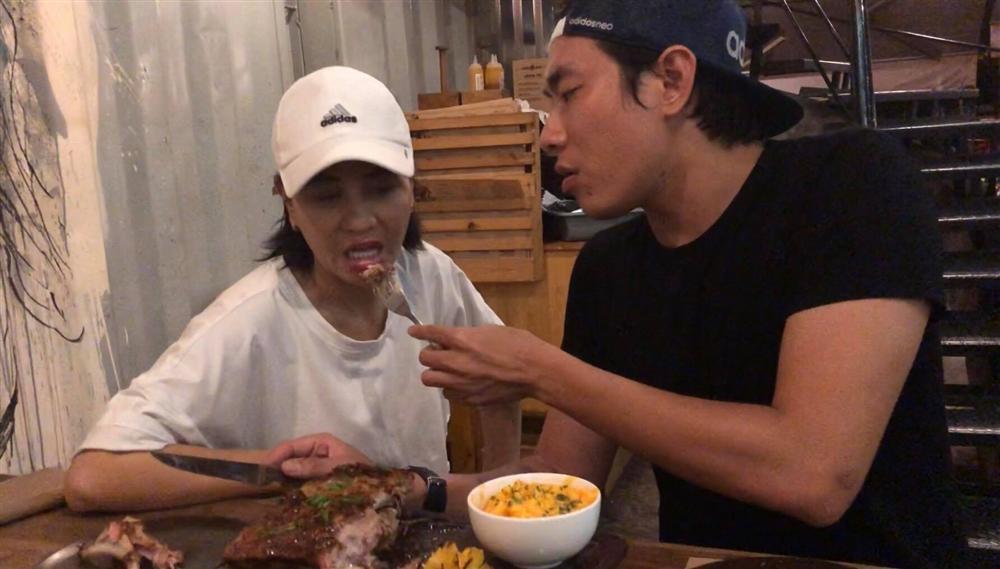 Đã yêu phi công thì phải chọn người như Kiều Minh Tuấn: vừa đảm đang vừa biết cưng chiều máy bay-2