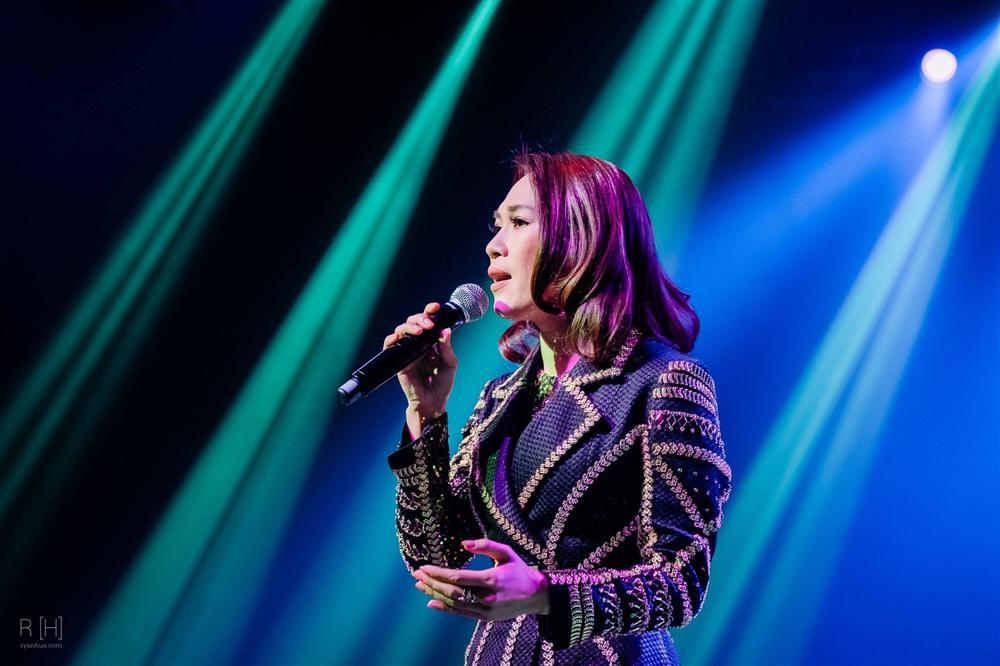 Mỹ Tâm đòi ngất liên tục khi gặp fan cuồng tại hải ngoại-3