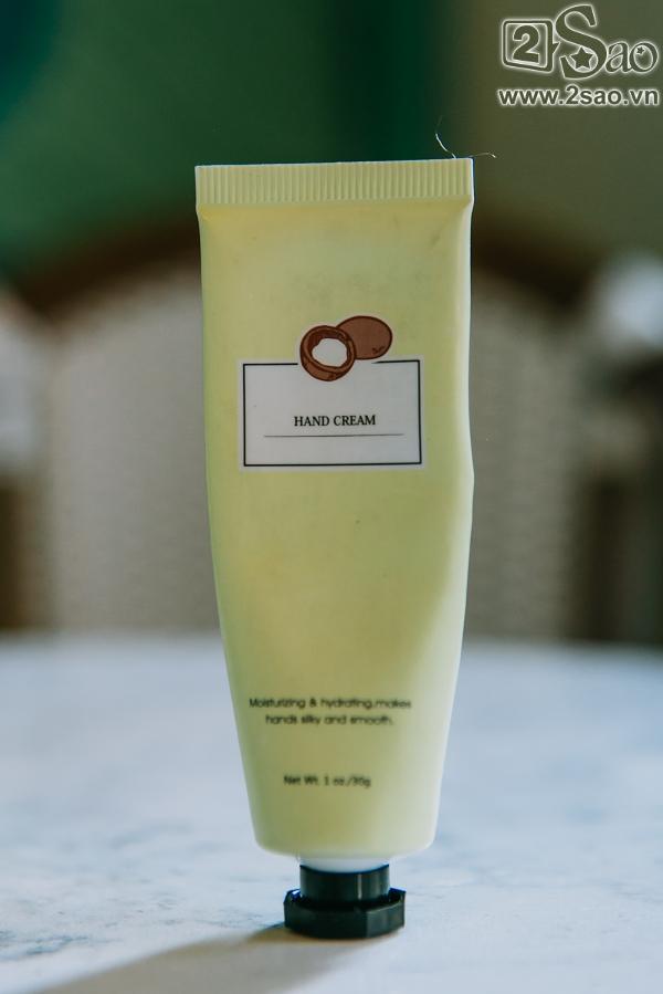 Hoàng Yến Chibi quá đơn giản khi mang theo có vài món đồ trong túi hàng hiệu-5