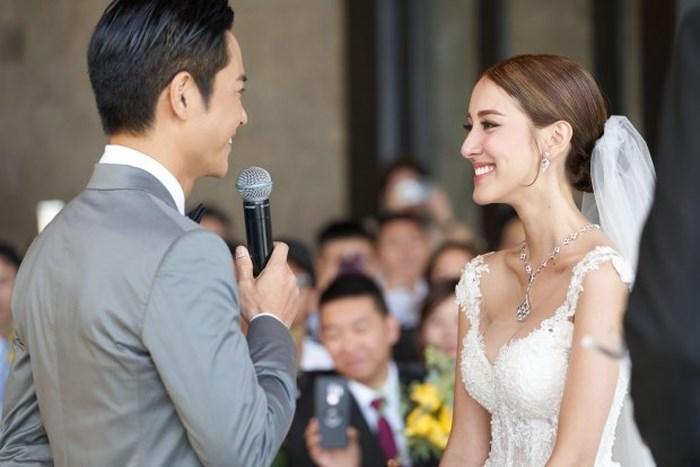 Tài tử TVB Trịnh Gia Dĩnh hôn say đắm hoa hậu Hong Kong trong đám cưới cổ tích-2
