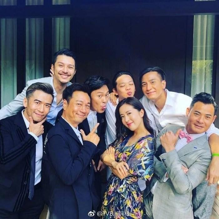 Tài tử TVB Trịnh Gia Dĩnh hôn say đắm hoa hậu Hong Kong trong đám cưới cổ tích-5