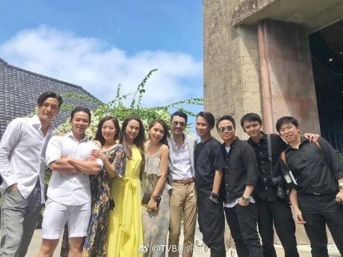 Tài tử TVB Trịnh Gia Dĩnh hôn say đắm hoa hậu Hong Kong trong đám cưới cổ tích-6