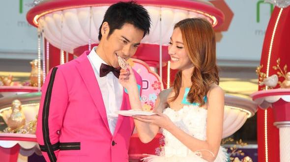 Tài tử TVB Trịnh Gia Dĩnh hôn say đắm hoa hậu Hong Kong trong đám cưới cổ tích-9