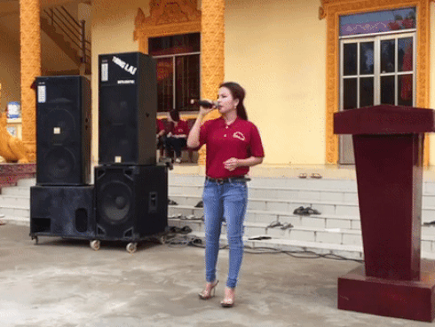 Hát vọng cổ kéo dài hơi đến gần 1 phút, cô gái khiến người nghe nổi da gà vì quá giỏi