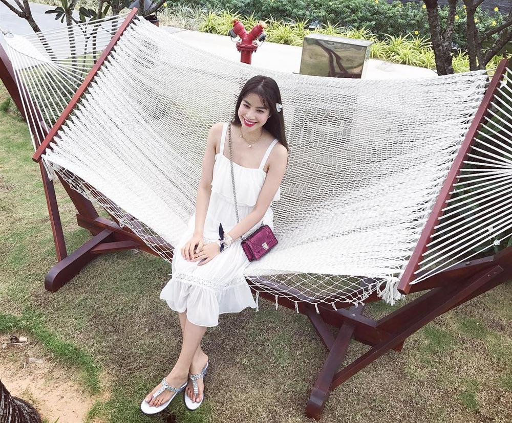 Vợ chồng Thu Trang và Tiến Luật tình tứ bên nhau sau ồn ào cãi vã-8