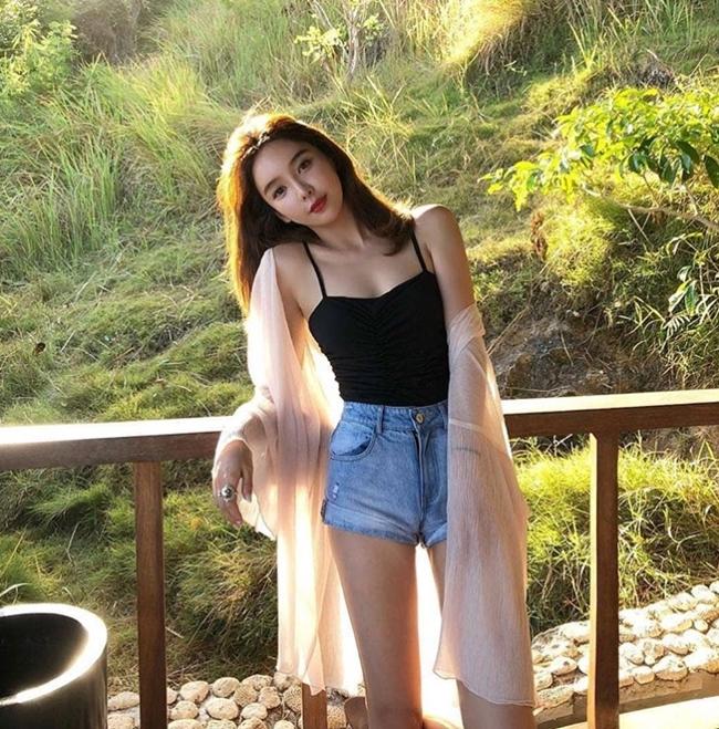 Phái đẹp châu Á bày cách mặc quần 5cm không phản cảm-10