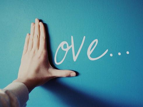 Trên đời chẳng ai hợp ai cả, họ vượt qua tất cả cũng chỉ vì nhau