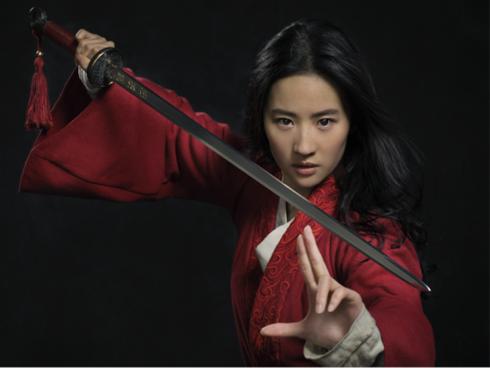 Lưu Diệc Phi để mặt mộc đi ăn tối với êkíp ở New Zealand-6