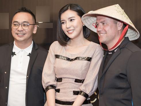 Hậu trường Hậu duệ mặt trời: Khả Ngân khoe lưng trần cháy sạm-12