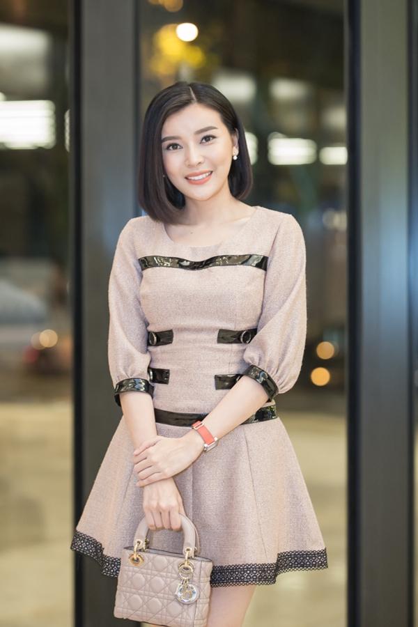 Mỹ nhân Hậu duệ mặt trời phiên bản Việt hào hứng chụp ảnh cùng Michael Owen-6