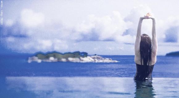 Địch Lệ Nhiệt Ba khoe khoảnh khắc hiếm hoi diện bikini đẹp như tiên nữ-4