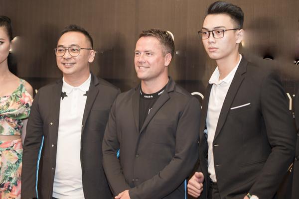 Mỹ nhân Hậu duệ mặt trời phiên bản Việt hào hứng chụp ảnh cùng Michael Owen-15