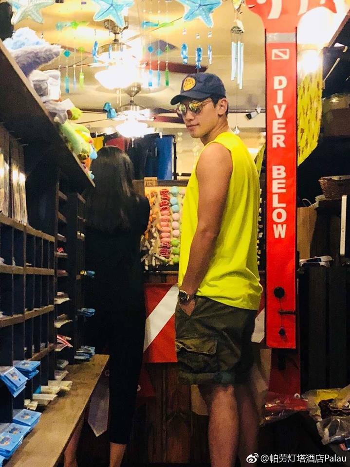 Bi Rain cùng Kim Tae Hee giản dị áo ba lỗ, dép tông đi du lịch-2