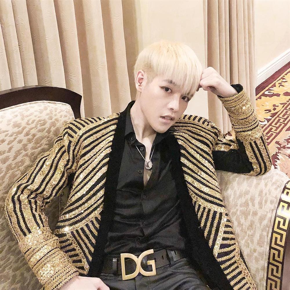 Đức Phúc đang khiến các chị em hoa mắt với gu thời trang ngày càng diêm dúa khác gì gái mới lớn-5