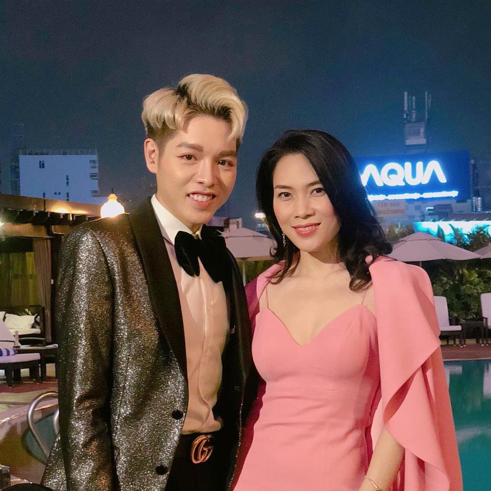 Đức Phúc đang khiến các chị em hoa mắt với gu thời trang ngày càng diêm dúa khác gì gái mới lớn-7