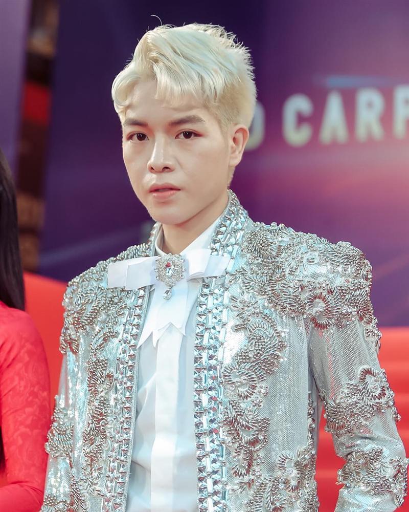 Đức Phúc đang khiến các chị em hoa mắt với gu thời trang ngày càng diêm dúa khác gì gái mới lớn-8