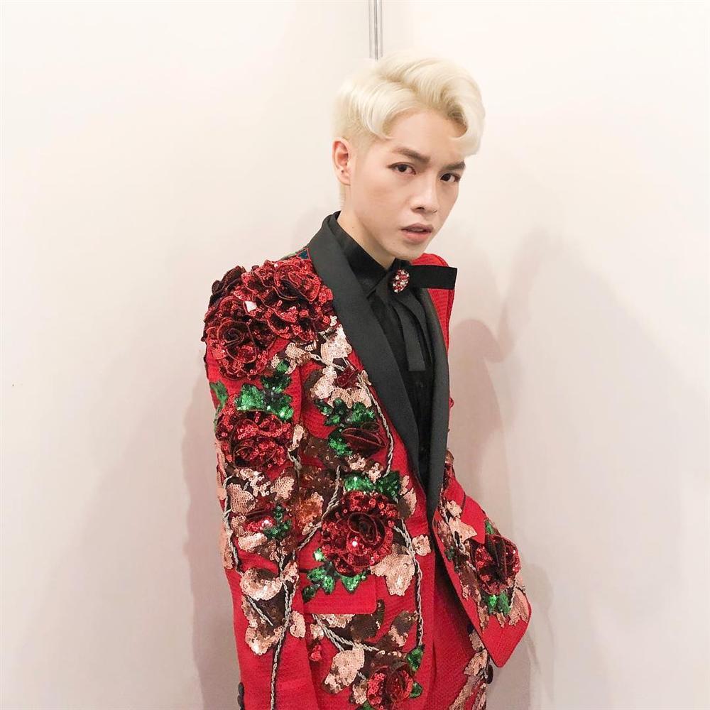 Đức Phúc đang khiến các chị em hoa mắt với gu thời trang ngày càng diêm dúa khác gì gái mới lớn-9