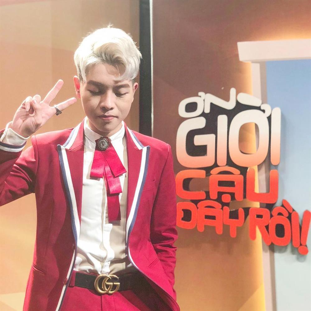 Đức Phúc đang khiến các chị em hoa mắt với gu thời trang ngày càng diêm dúa khác gì gái mới lớn-11