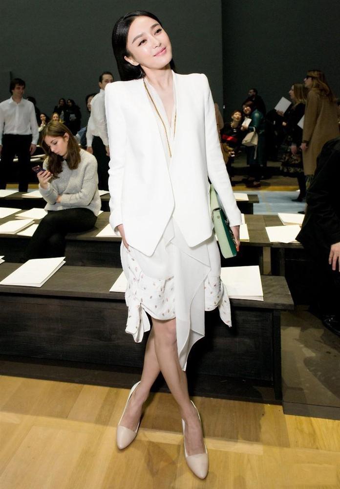 Phú Sát Hoàng Hậu Tần Lam đẹp lịm tim trên tạp chí Blue số tháng 8-7