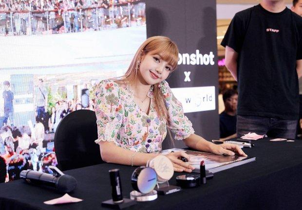 Tất cả đều biết Lisa (BlackPink) bật khóc tại fansign Thái nhưng lý do thì không phải ai cũng tỏ tường-1