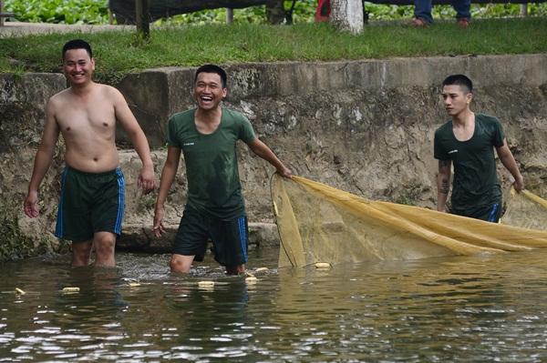 Mr Cần Trô cười kiểu con vịt giống đến kinh ngạc khiến đồng đội tròn mắt phấn khích-9