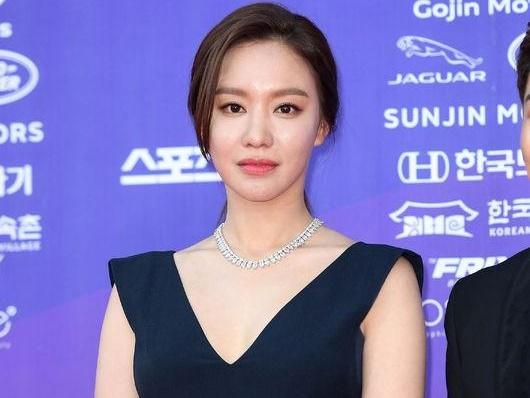 Cặp đôi vàng của làng giải trí Hàn Lee Bo Young và Ji Sung chuẩn bị đón con thứ hai-9