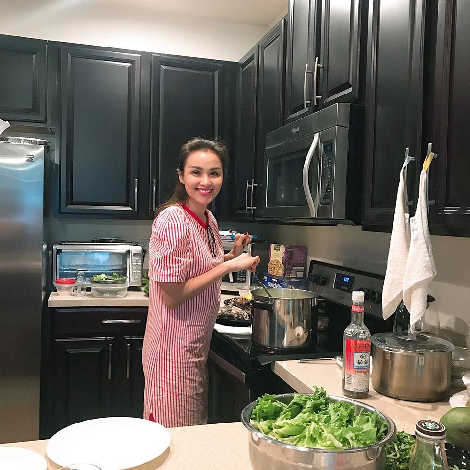 Hồ Ngọc Hà thiêu đốt mọi ánh nhìn với trang phục kiệm vải-5