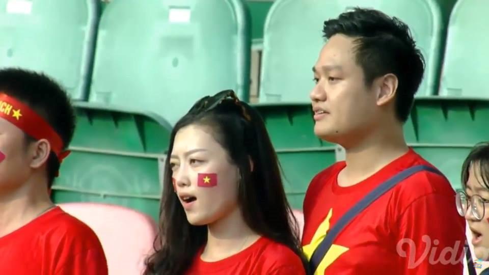 Ảnh chế Messi trao vương miện trượt penalty cho Công Phượng-11