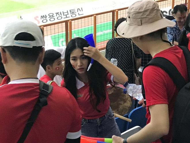 Hòa Minzy quẩy tưng bừng khi Công Phượng ghi bàn giúp U23 Việt Nam chiến thắng vẻ vang-10