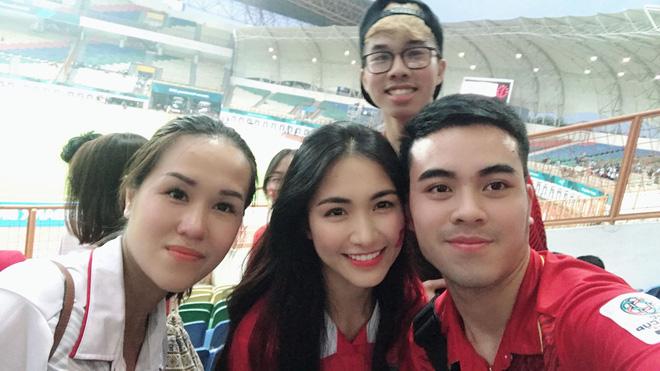 Hòa Minzy quẩy tưng bừng khi Công Phượng ghi bàn giúp U23 Việt Nam chiến thắng vẻ vang-5