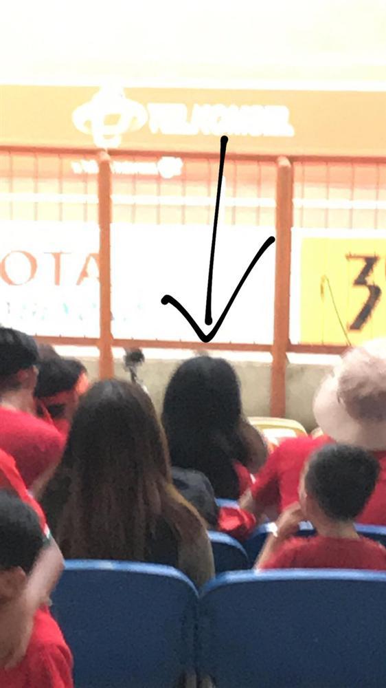 Hòa Minzy quẩy tưng bừng khi Công Phượng ghi bàn giúp U23 Việt Nam chiến thắng vẻ vang-8