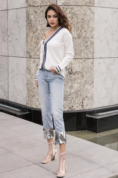 Á hậu Mâu Thuỷ lăng xê xu hướng phụ kiện trong suốt hot nhất 2018 này-1