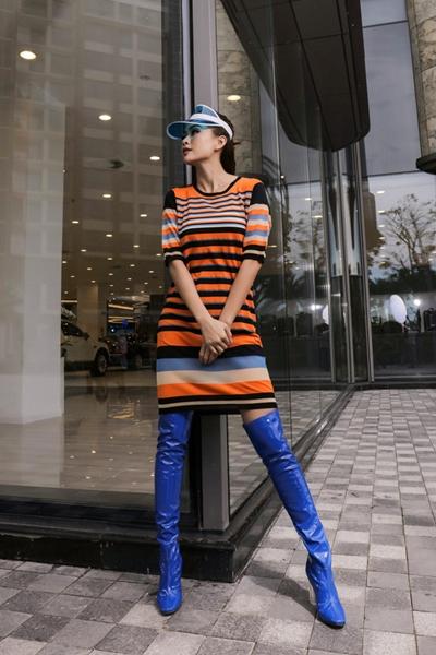 Á hậu Mâu Thuỷ lăng xê xu hướng phụ kiện trong suốt hot nhất 2018 này-4