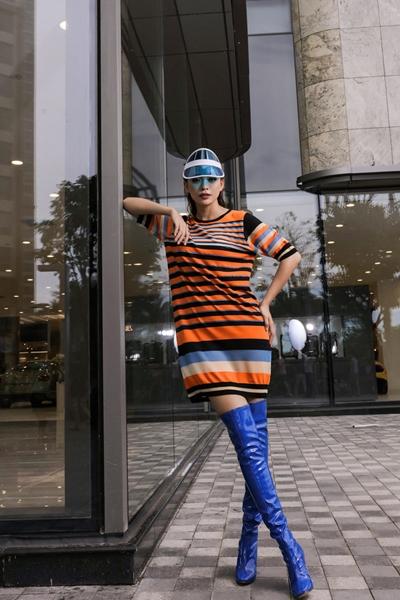 Á hậu Mâu Thuỷ lăng xê xu hướng phụ kiện trong suốt hot nhất 2018 này-5