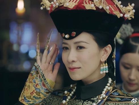 Nhàn phi ngày càng 'ác dơ', Xa Thi Mạn phấn khích: 'Cứ mắng tôi đi. Càng mắng nhiều, tôi càng vui'