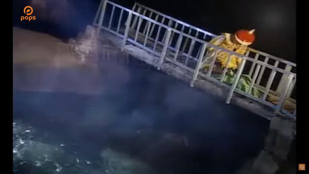 Clip thú vị: 20 năm trước, Đan Trường - Cẩm Ly đã bắt đúng trend cung đấu 2018 thế này!-5