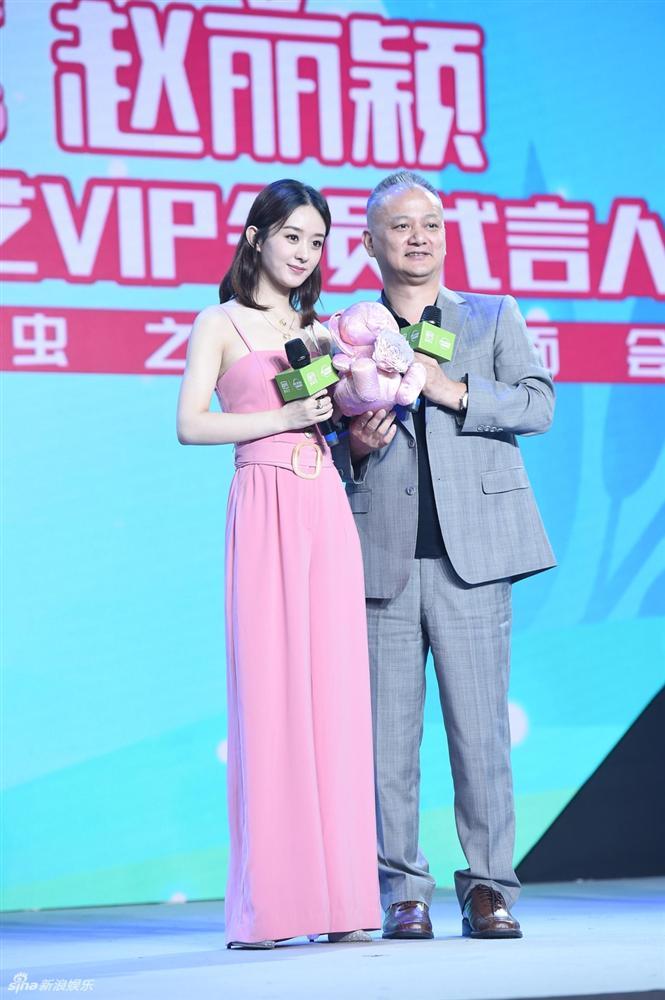 Triệu Lệ Dĩnh xuất hiện với vòng 2 phẳng lì giữa tin đồn mang thai với Đường Tăng Phùng Thiệu Phong-7