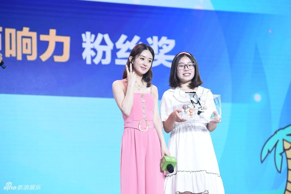 Triệu Lệ Dĩnh xuất hiện với vòng 2 phẳng lì giữa tin đồn mang thai với Đường Tăng Phùng Thiệu Phong-8