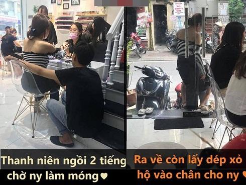 Bạn trai của năm: Ngồi chờ người yêu làm móng suốt 2 tiếng, ra về còn cúi người xỏ dép cho nàng