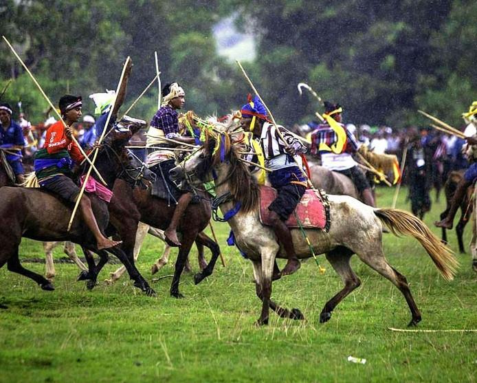 Những tập tục kỳ dị chỉ có ở Indonesia-21