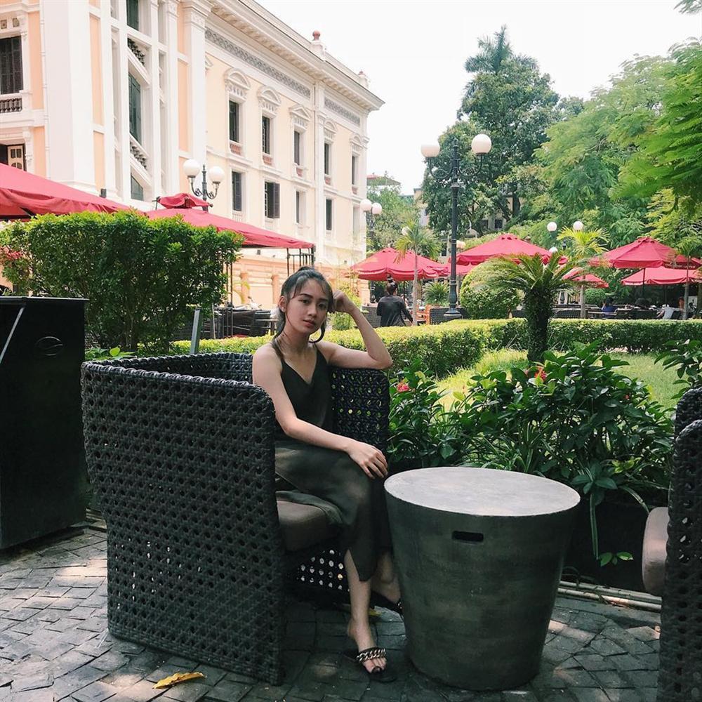 Hot girl Lào gốc Việt bất ngờ đăng ảnh dạo chơi phố đi bộ Hà Nội-4