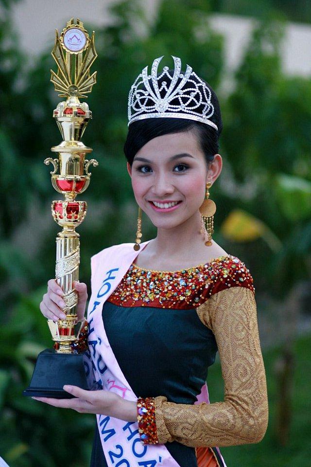 Từ ca sĩ đến danh xưng hoa hậu, Thùy Lâm và Hương Giang trở thành cặp mỹ nhân khác biệt nhất xưa nay-2