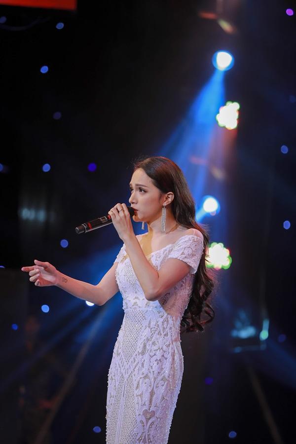 Từ ca sĩ đến danh xưng hoa hậu, Thùy Lâm và Hương Giang trở thành cặp mỹ nhân khác biệt nhất xưa nay-14