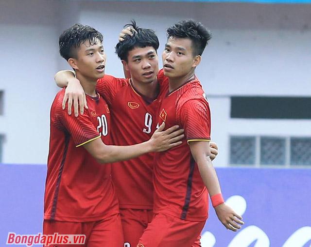 Vướng ồn ào khi cổ vũ Công Phượng, Hòa Minzy cầu xin: Cuộc sống hạnh phúc của tôi sẽ bị phá hoại mất-1