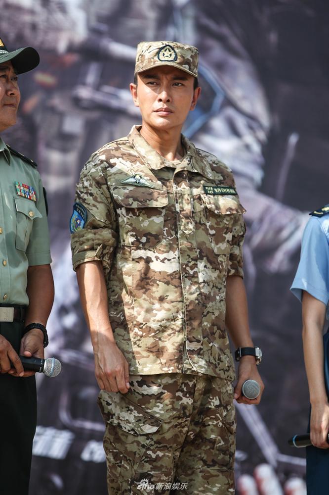 Nửa năm sau scandal ngoại tình: Giả Nãi Lượng đen nhẻm, gầy rộc, Lý Tiểu Lộ rạng rỡ bên bạn bè-6