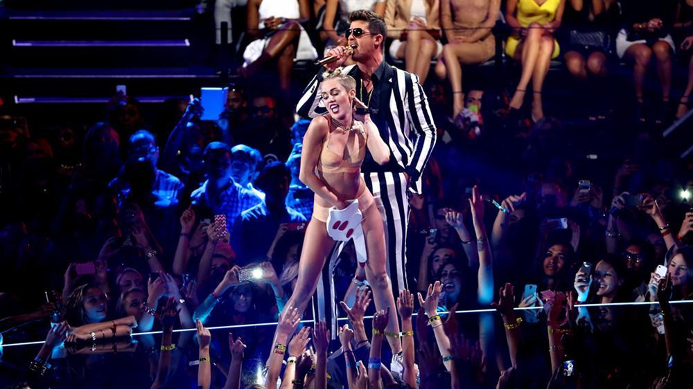 4 khoảnh khắc gây sốc nhất lịch sử Video Music Awards-2