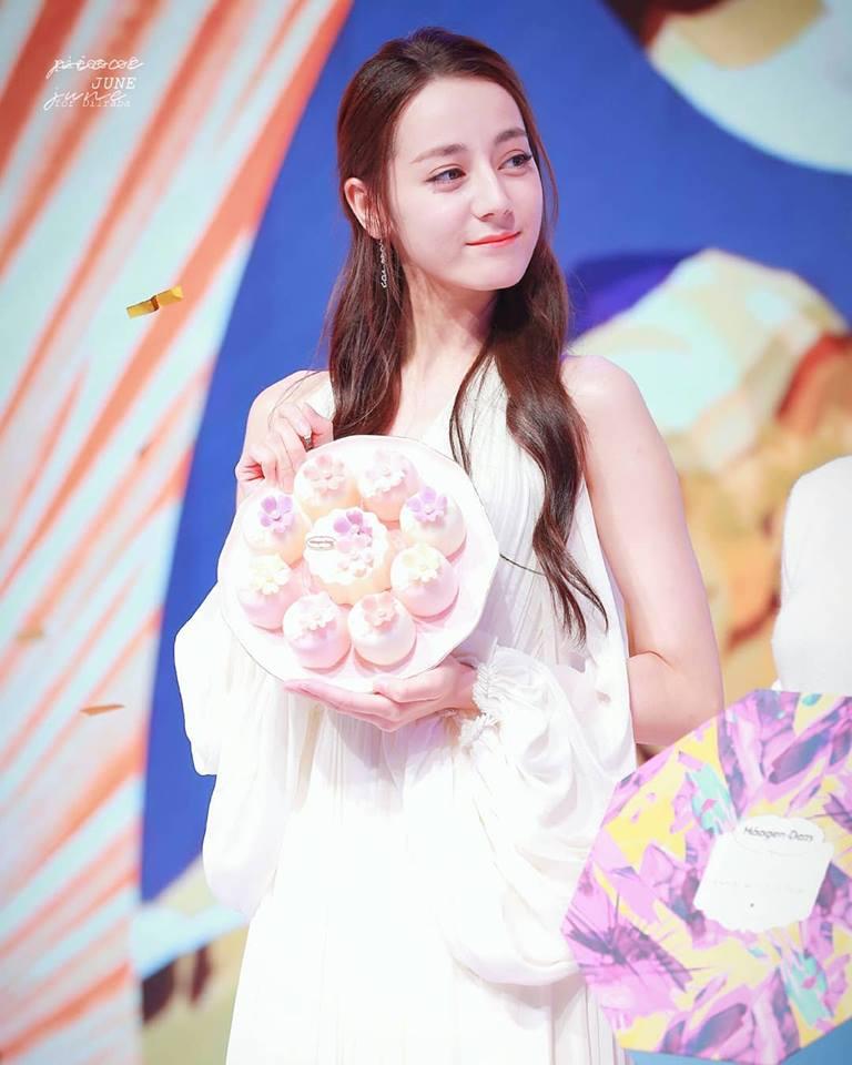 Địch Lệ Nhiệt Ba cứ xuất hiện là gây sốt vì quá đẹp-3