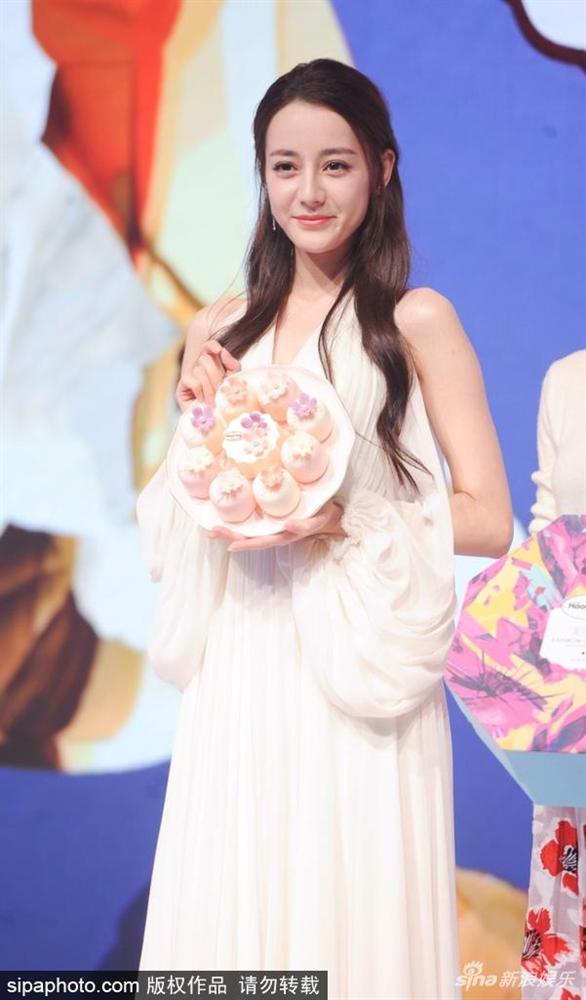 Địch Lệ Nhiệt Ba cứ xuất hiện là gây sốt vì quá đẹp-6