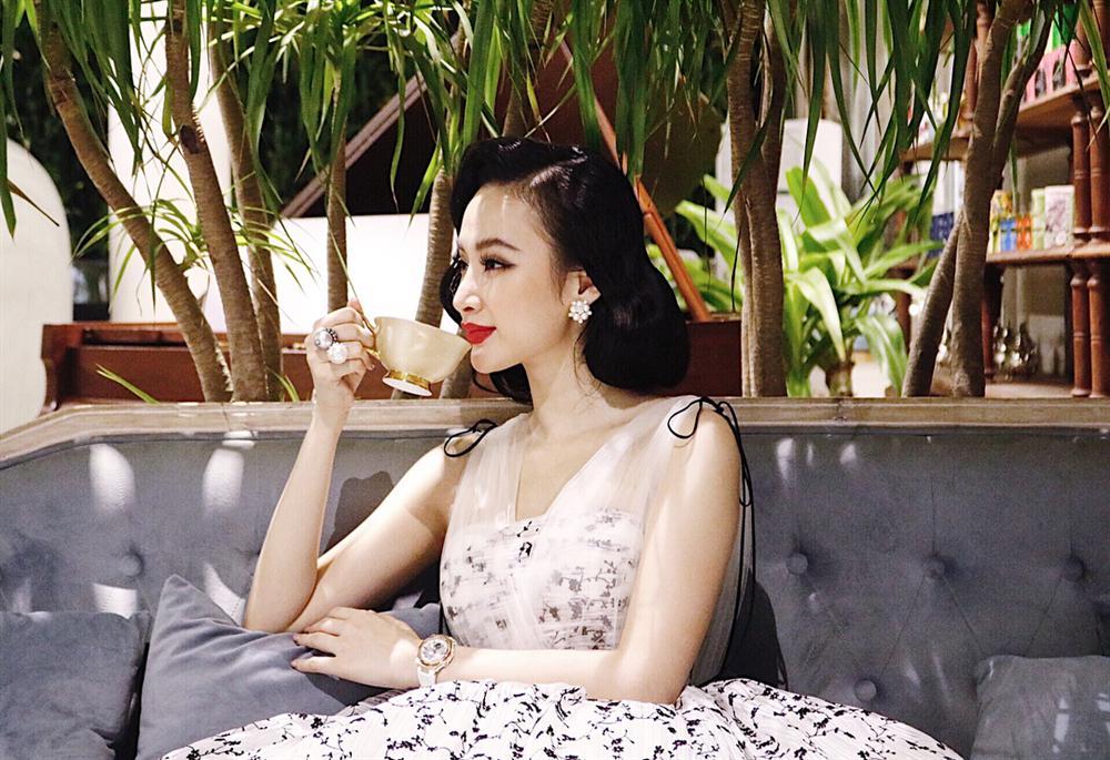 Ca sĩ Hải Băng hạnh phúc với hình ảnh bà mẹ bỉm sữa một nách hai con-2