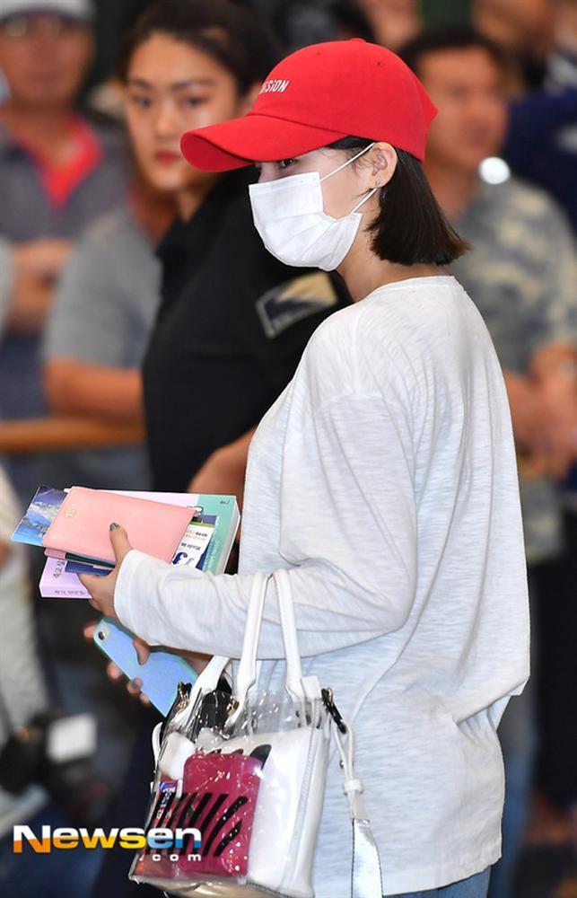 Street style sao Hàn: Nàng cỏ Goo Hye Sun tái xuất rạng rỡ - phó tổng Park Seo Joon luộm thuộm bất ngờ-11